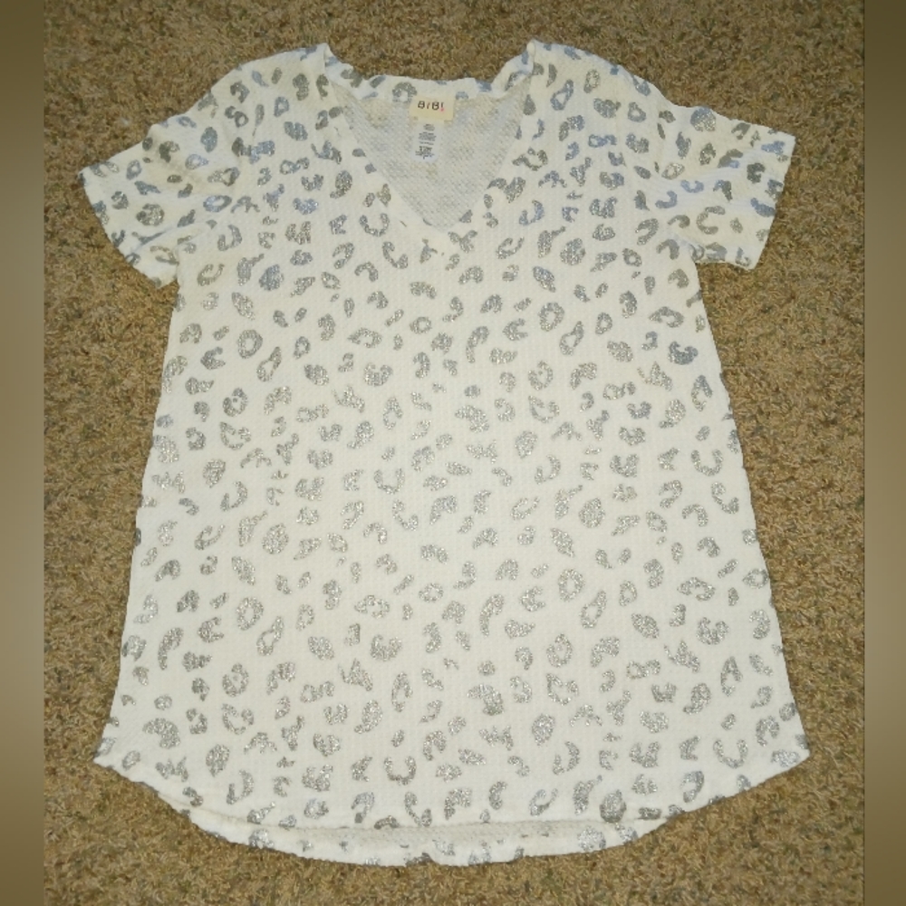 BiBi, V-Neck Shirt, White and Silver Cheetah Print